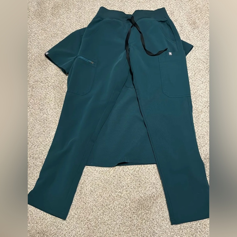 Figs Scrub Set - image 2